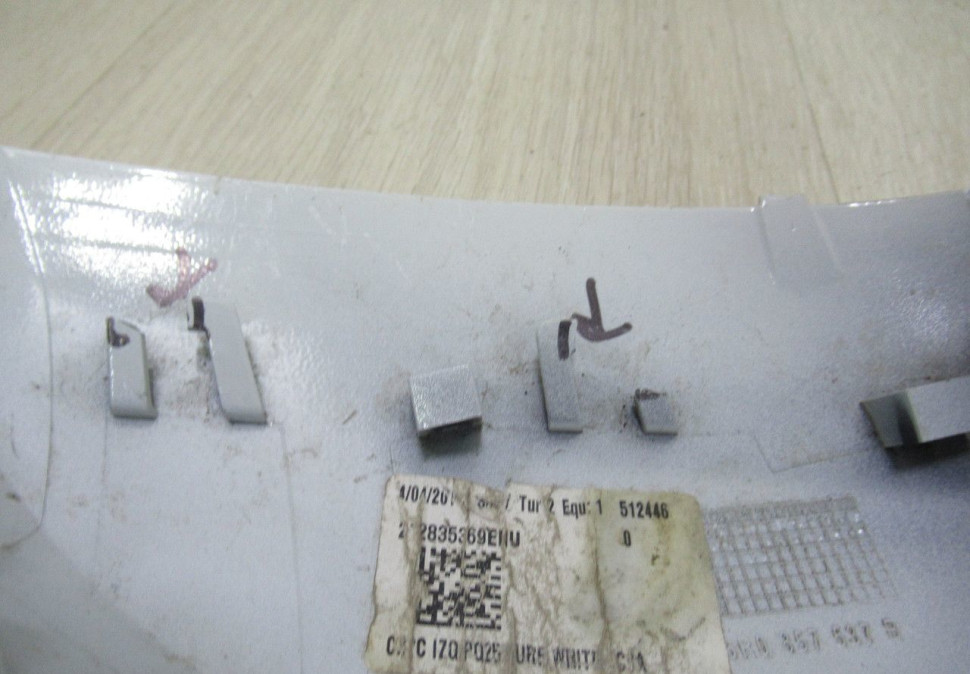 Крышка зеркало левая Volkswagen Polo oem 6r0857537b (слом.2креп.)