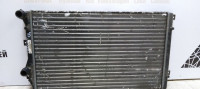 Радиатор охлаждения Volkswagen Caddy 3 10-15 oem 1K0121253BB