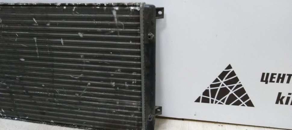 Радиатор охлаждения Volkswagen Caddy 3 10-15 oem 1K0121253BB