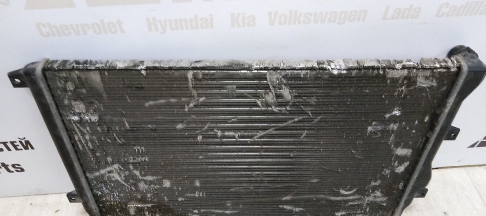 Радиатор охлаждения Volkswagen Caddy 3 10-15 oem 1K0121253BB