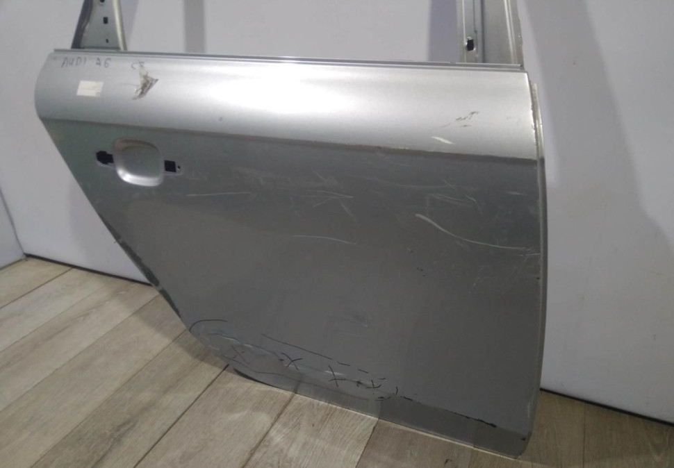 Дверь задняя правая Audi A-6 OEM.4G9833052