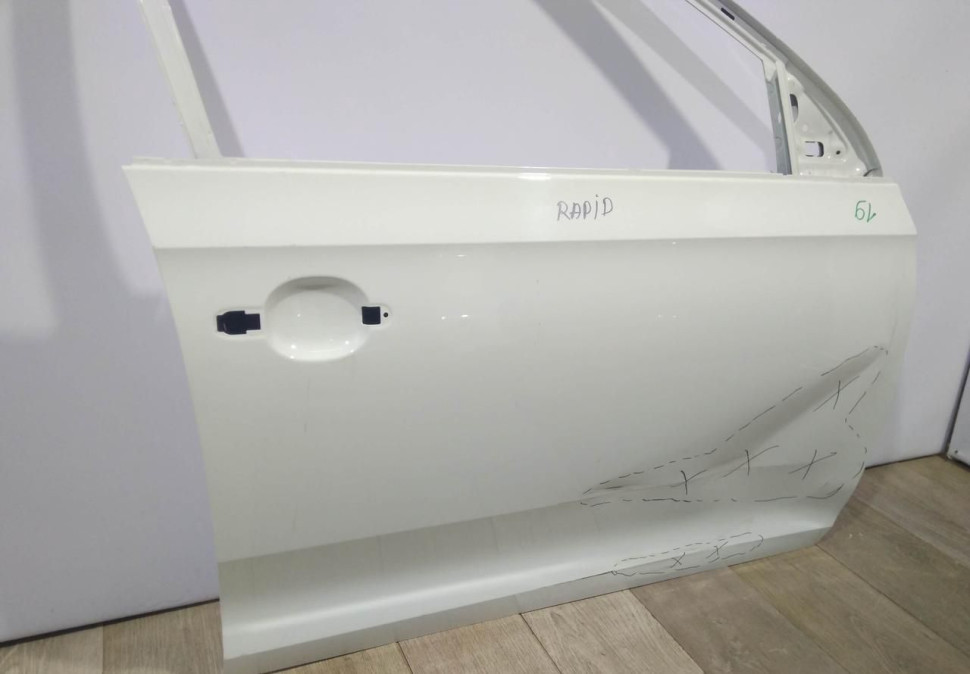 Дверь передняя правая Skoda Rapid OEM 6RF831056D, 5JA831052B