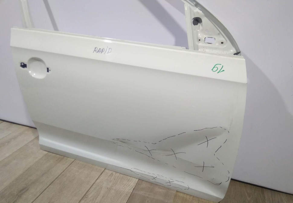 Дверь передняя правая Skoda Rapid OEM 6RF831056D, 5JA831052B