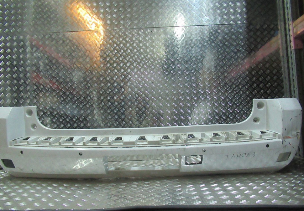 Бампер задний Chevrolet Tahoe 3 oem 20951798 (вмятина) (скл-3)