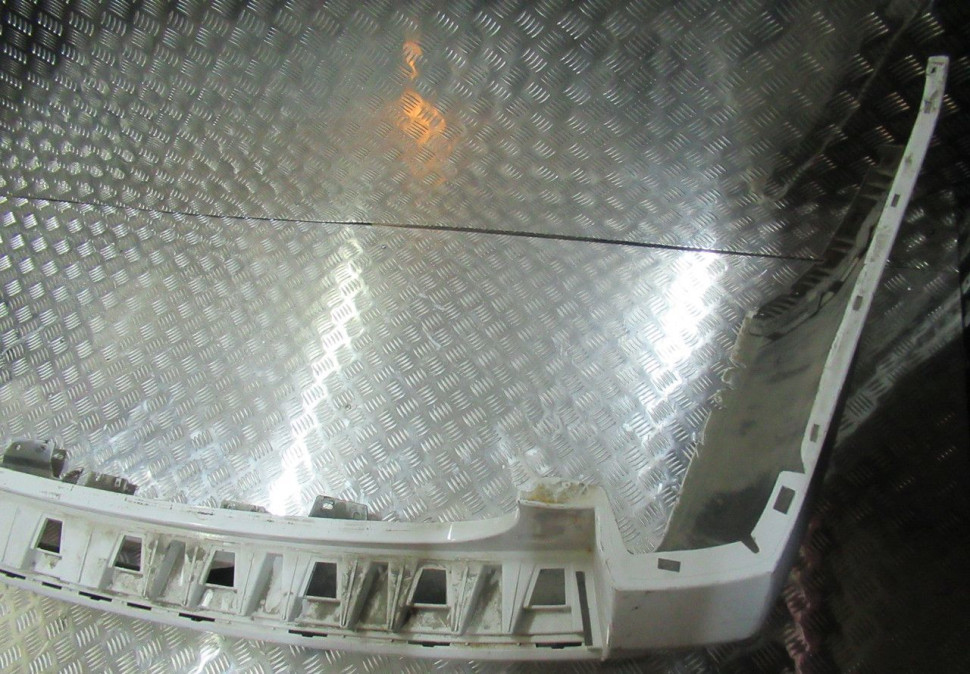 Бампер задний Chevrolet Tahoe 3 oem 20951798 (вмятина) (скл-3) Бампер задний Chevrolet Tahoe 3 oem 20951798 (вмятина) (скл-3)