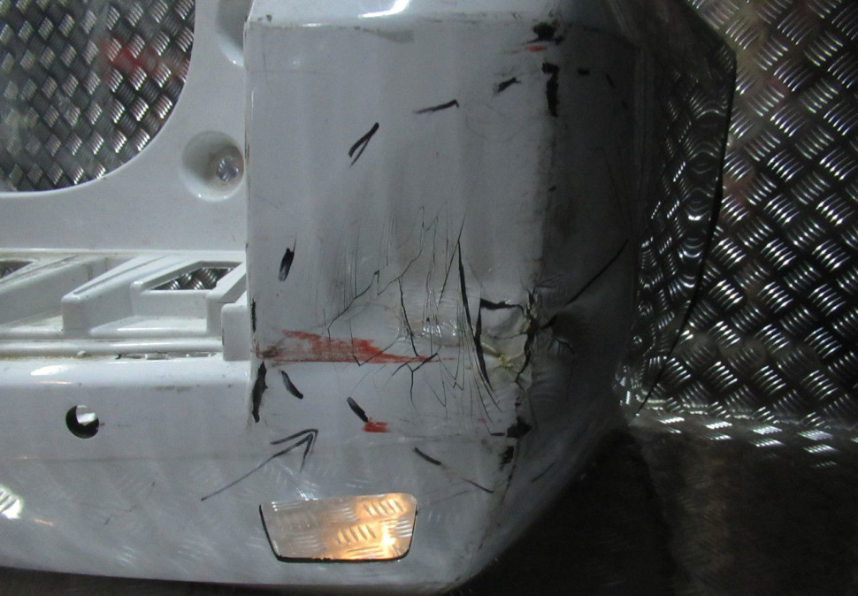 Бампер задний Chevrolet Tahoe 3 oem 20951798 (вмятина) (скл-3) Бампер задний Chevrolet Tahoe 3 oem 20951798 (вмятина) (скл-3)