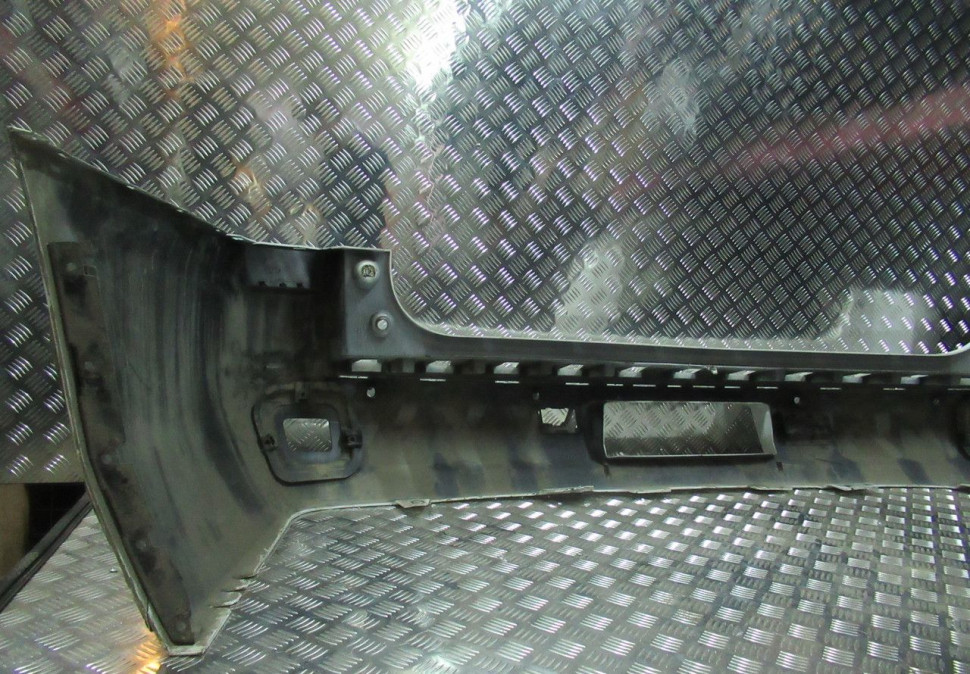 Бампер задний Chevrolet Tahoe 3 oem 20951798 (вмятина) (скл-3) Бампер задний Chevrolet Tahoe 3 oem 20951798 (вмятина) (скл-3)