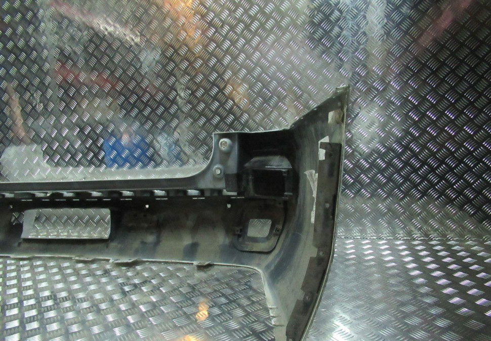 Бампер задний Chevrolet Tahoe 3 oem 20951798 (вмятина) (скл-3) Бампер задний Chevrolet Tahoe 3 oem 20951798 (вмятина) (скл-3)