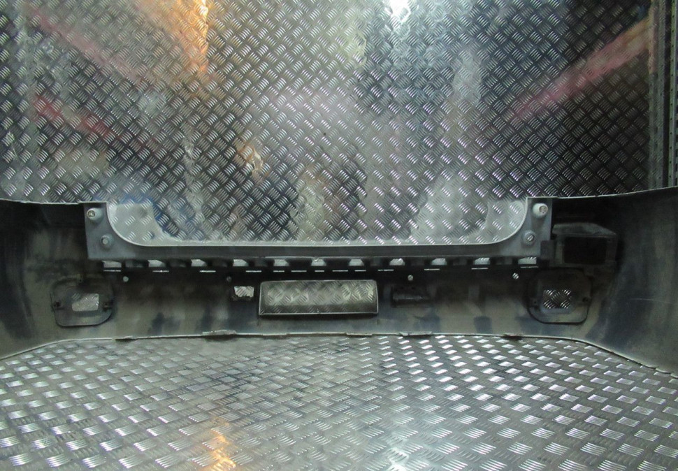 Бампер задний Chevrolet Tahoe 3 oem 20951798 (вмятина) (скл-3) Бампер задний Chevrolet Tahoe 3 oem 20951798 (вмятина) (скл-3)