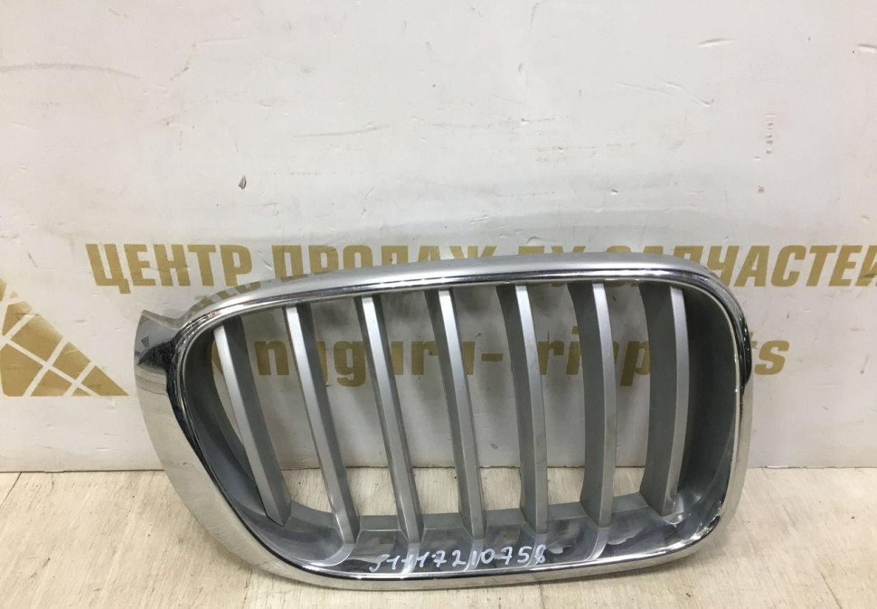Решетка радиатора правая BMW X3 F25 до рестайлинг OEM 51117210726