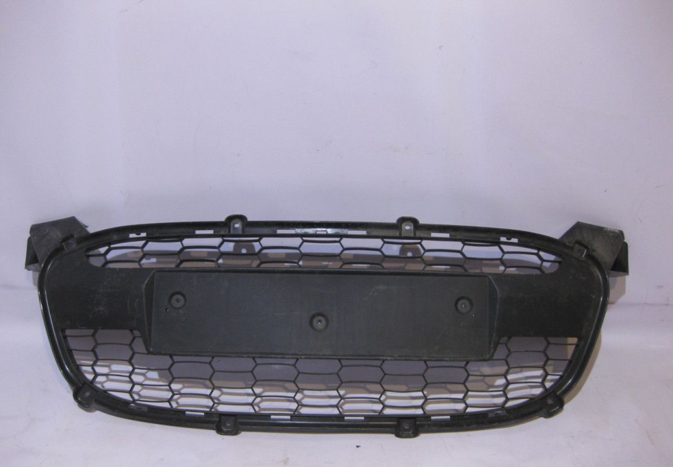 Решётка переднего бампера (нижняя) Lada Kalina 2 oem 21922803057 (скл-3)