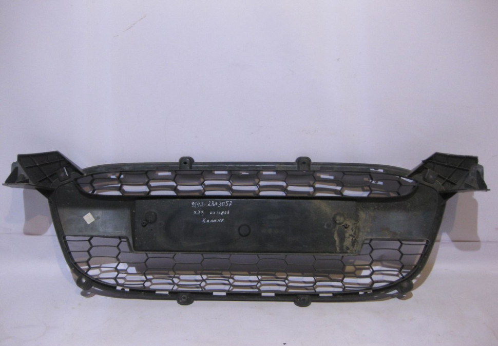 Решётка переднего бампера (нижняя) Lada Kalina 2 oem 21922803057 (скл-3)
