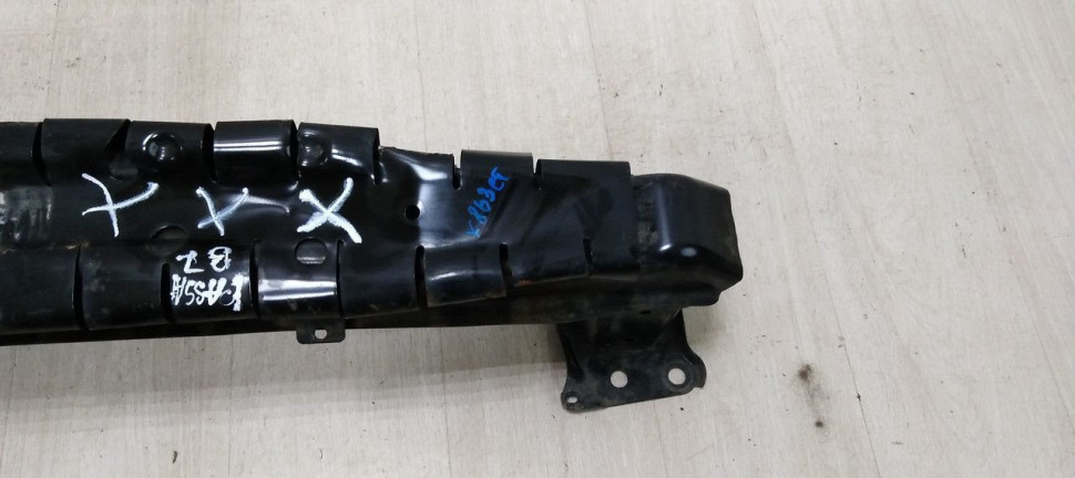 Усилитель переднего бампера Volkswagen Passat B7 11-15 oem 3aa807109b