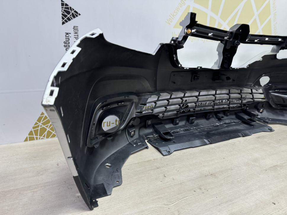 Бампер передний Renault Sandero Stepway 2 рестайлинг OEM 620220494R