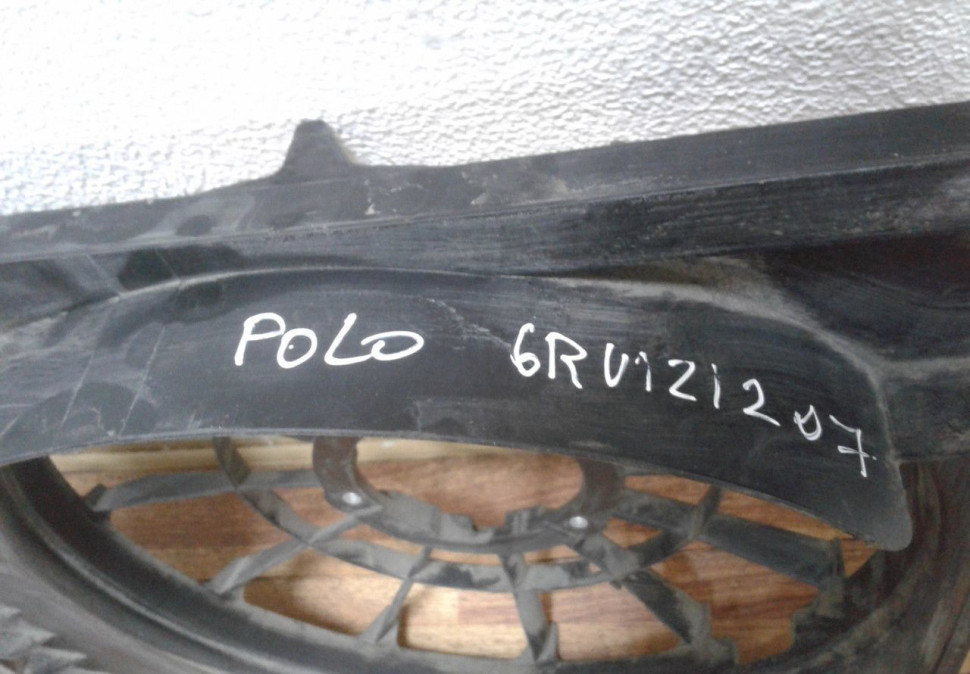 Диффузор вентилятора Volkswagen Polo oem 6ru121207 Диффузор вентилятора Volkswagen Polo oem 6ru121207