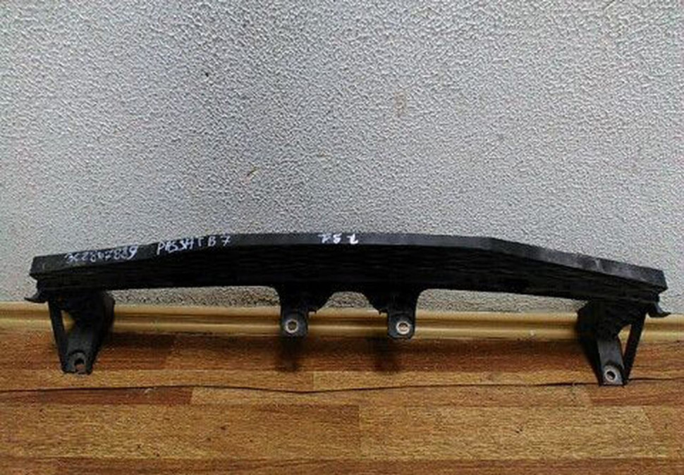 Усилитель переднего бампера пластиковый Volkswagen Passat B7 oem 3c8807889