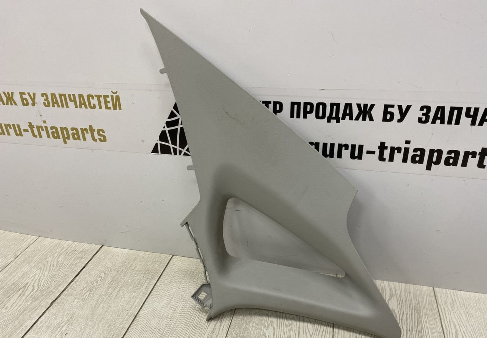 Обшивка стойки заднего левого глухого стекла Volkswagen Polo 5 2009 oem 6RU867287