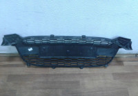 Решетка переднего бампера Lada Kalina 2 oem 21922803057 (слом часть) (скл-3)