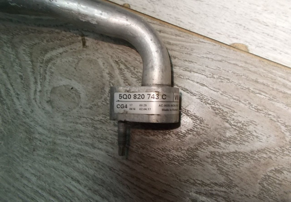 Трубка кондиционера бу Skoda Octavia A7 OEM 5QF820743C Трубка кондиционера бу Skoda Octavia A7 OEM 5QF820743C