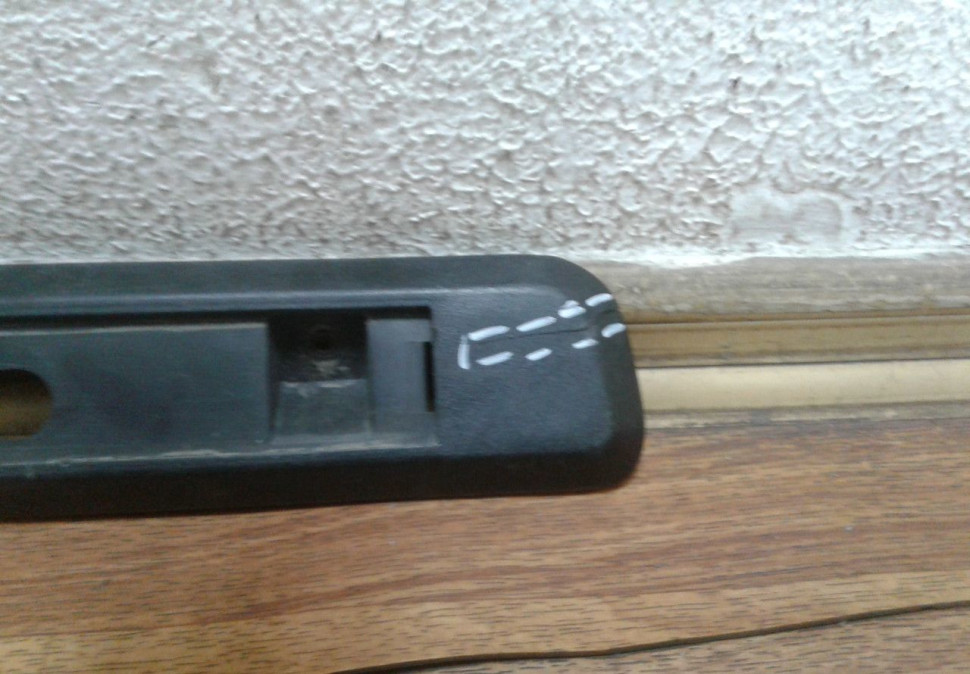 Накладка крышки багажника Vaz Niva oem 212138212216 (трещина) (скл-3)