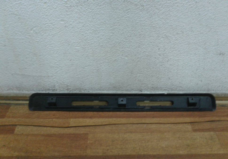 Накладка крышки багажника Vaz Niva oem 212138212216 (трещина) (скл-3)