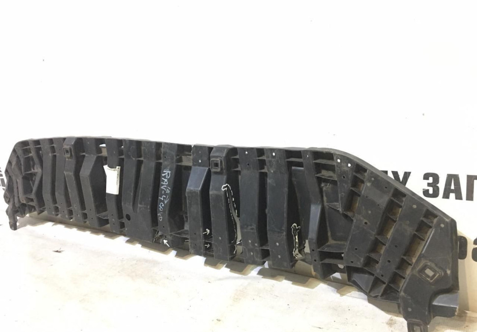 Пыльник переднего бампера Toyota Rav4 ca40 13- Oem 5261842070 (скл 3) Пыльник переднего бампера Toyota Rav4 ca40 13- Oem 5261842070 (скл 3)