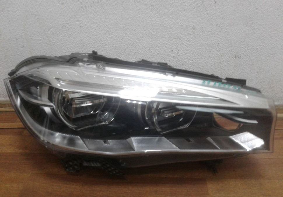 Фара ЛЭД LED правая BMW X5 F15 oem 7471348 (слом. 4 крепл.)