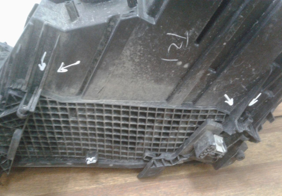 Фара ЛЭД LED правая BMW X5 F15 oem 7471348 (слом. 4 крепл.) Фара ЛЭД LED правая BMW X5 F15 oem 7471348 (слом. 4 крепл.)