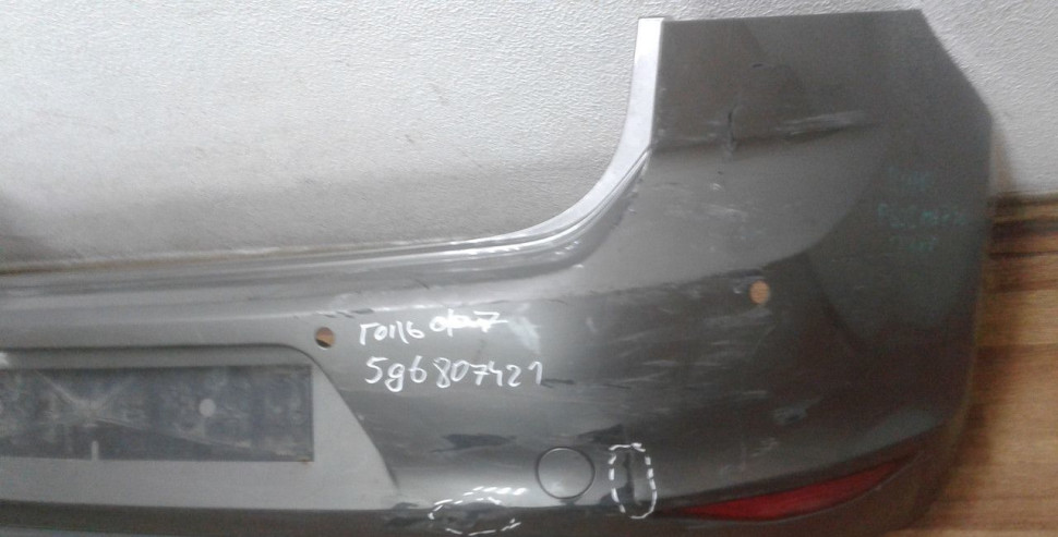 Бампер задний Volkswagen Golf 7 oem 5g6807421 (мал. трещины) Бампер задний Volkswagen Golf 7 oem 5g6807421 (мал. трещины)