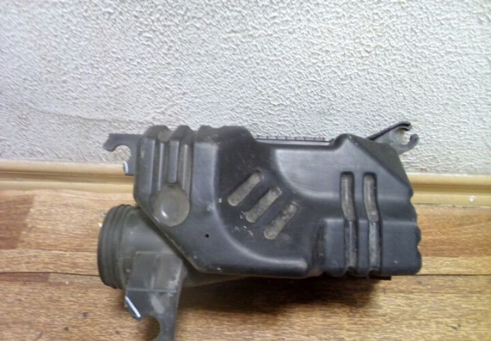 Корпус воздушного фильтра нижний Kia Rio 4