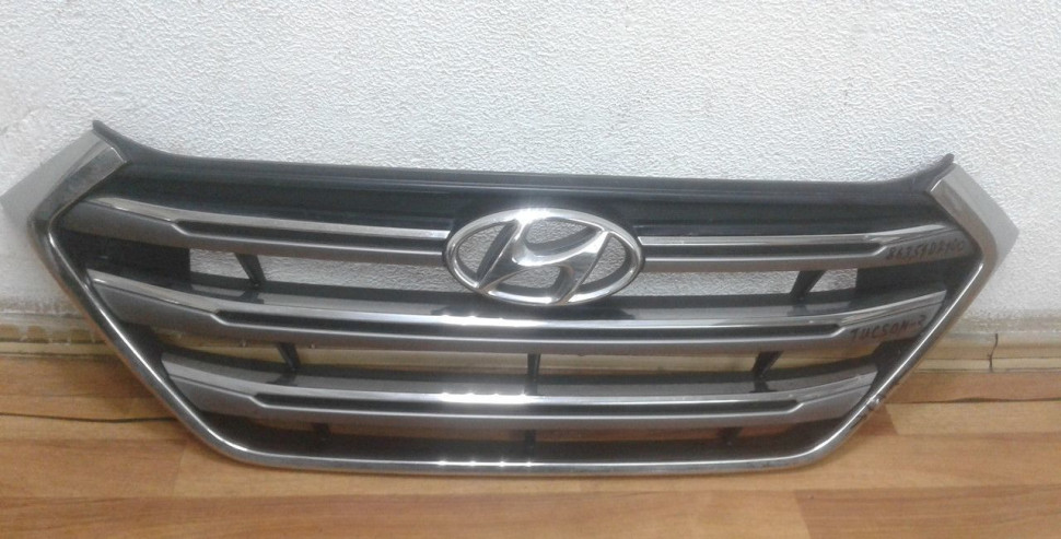 Решетка радиатора Hyundai Tucson 3 oem 86351d7100 (трещ. хрома)