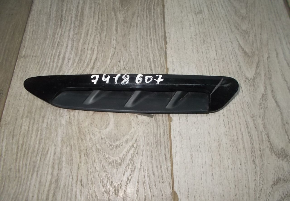 Накладка крыла передняя левая бу BMW X3 G01 OEM 7418607