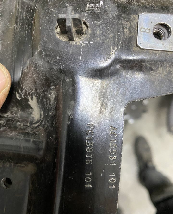 Накладка передней панели BMW X5 F15 OEM 41117382230 Накладка передней панели BMW X5 F15 OEM 41117382230