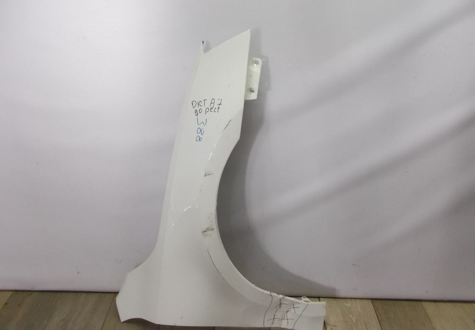 Крыло переднее правое бу Skoda Octavia A7 OEM 5E0821106A