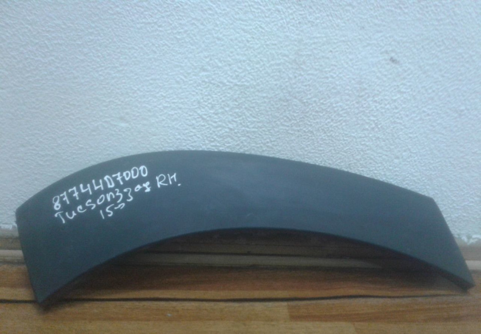 Накладка заднего крыла правая Hyundai Tucson 3 oem 87744d7000