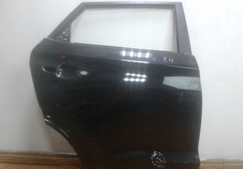 Дверь задняя правая Hyundai Tucson 3 (15>) oem 77004D7000 (вмятина) Дверь задняя правая Hyundai Tucson 3 (15>) oem 77004D7000 (вмятина)