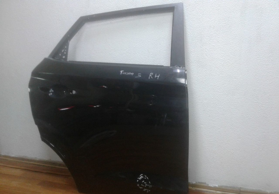 Дверь задняя правая Hyundai Tucson 3 (15>) oem 77004D7000 (вмятина) Дверь задняя правая Hyundai Tucson 3 (15>) oem 77004D7000 (вмятина)