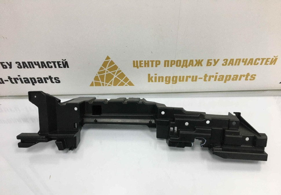 Кронштейн балки электрошторки BMW X5 G05 OEM 51477438240
