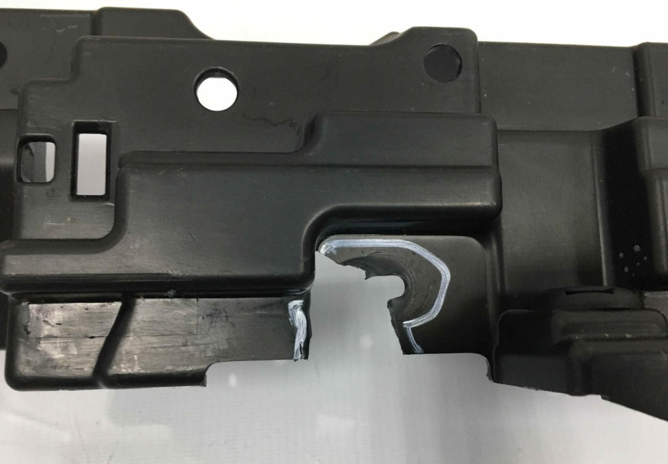 Кронштейн балки электрошторки BMW X5 G05 OEM 51477438240