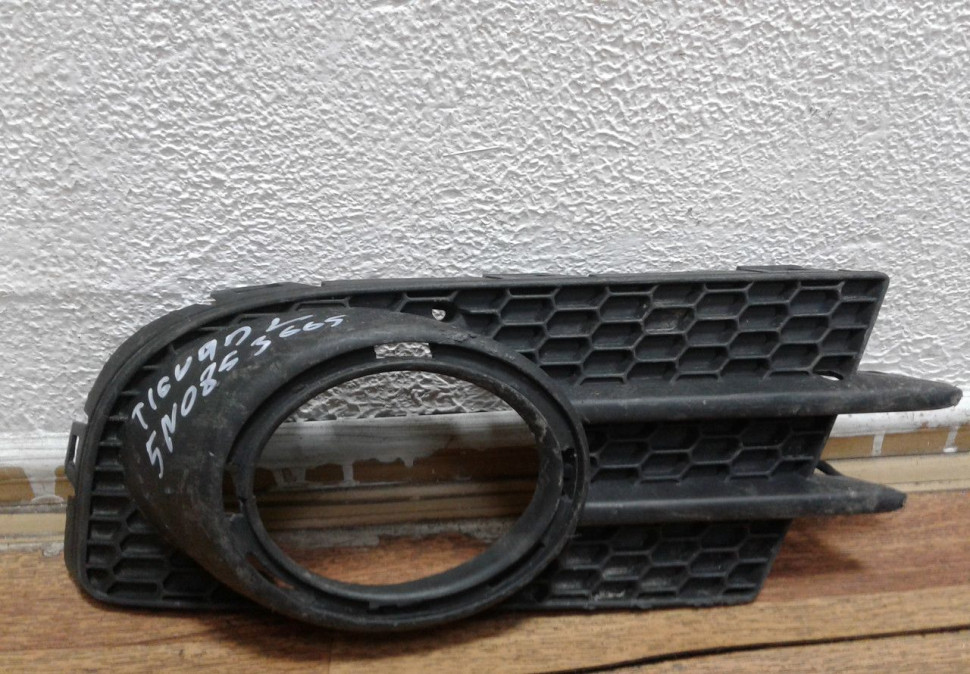Решетка (рамка) птф левая Volkswagen Tiguan (11-16) oem 5n0853665