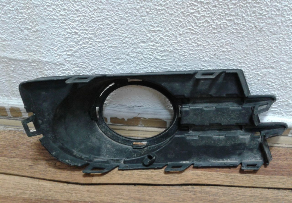 Решетка (рамка) птф левая Volkswagen Tiguan (11-16) oem 5n0853665