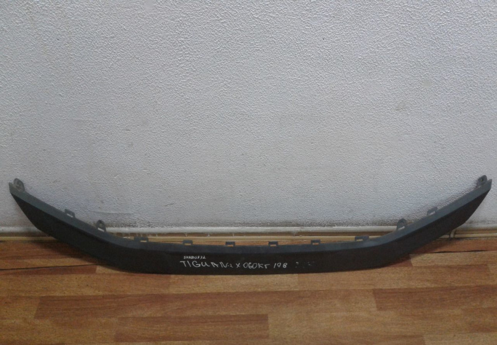 Спойлер переднего бампера Volkswagen Tiguan 2 oem 5na805532