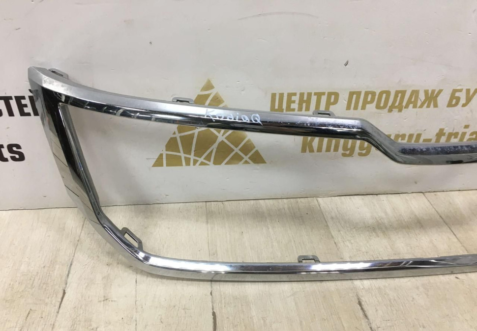 Молдинг решетки радиатора Skoda Kodiaq OEM 565853761