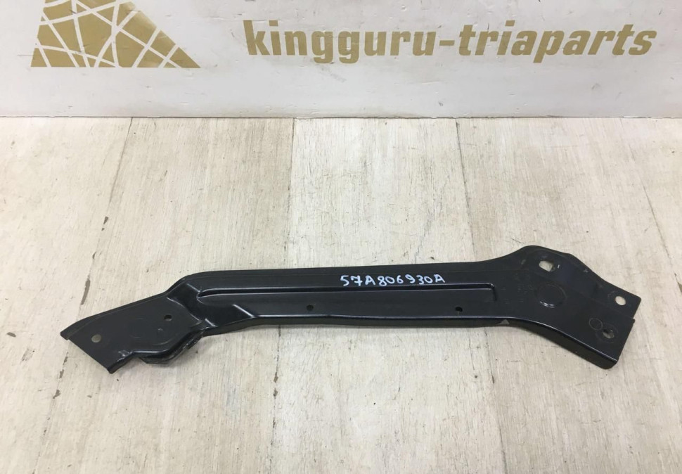 Кронштейн передней панели правый Skoda Karoq OEM 57A806930A