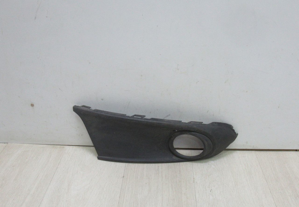 Решетка Противотуманной фары (ПТФ) правая Volkswagen Polo до рест oem 6RU853666a