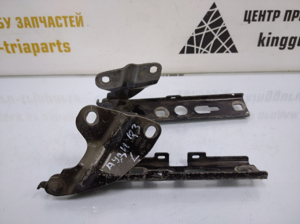 Петля капота правая Audi Q3 Петля капота правая Audi Q3
