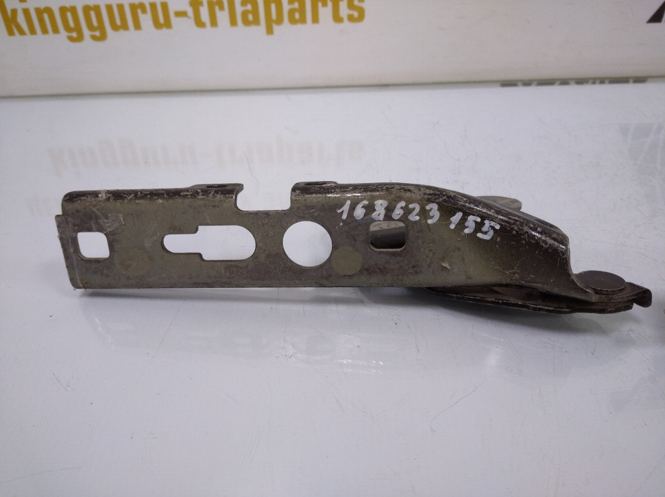 Петля капота правая Audi Q3 Петля капота правая Audi Q3