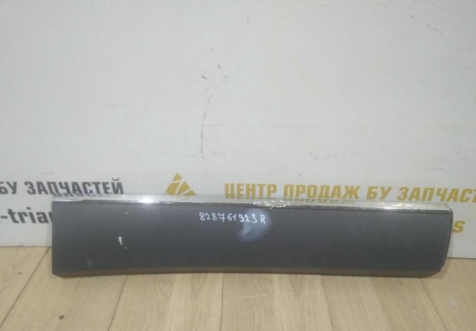 Молдинг двери задний правый бу Renault Arkana OEM 828761923R