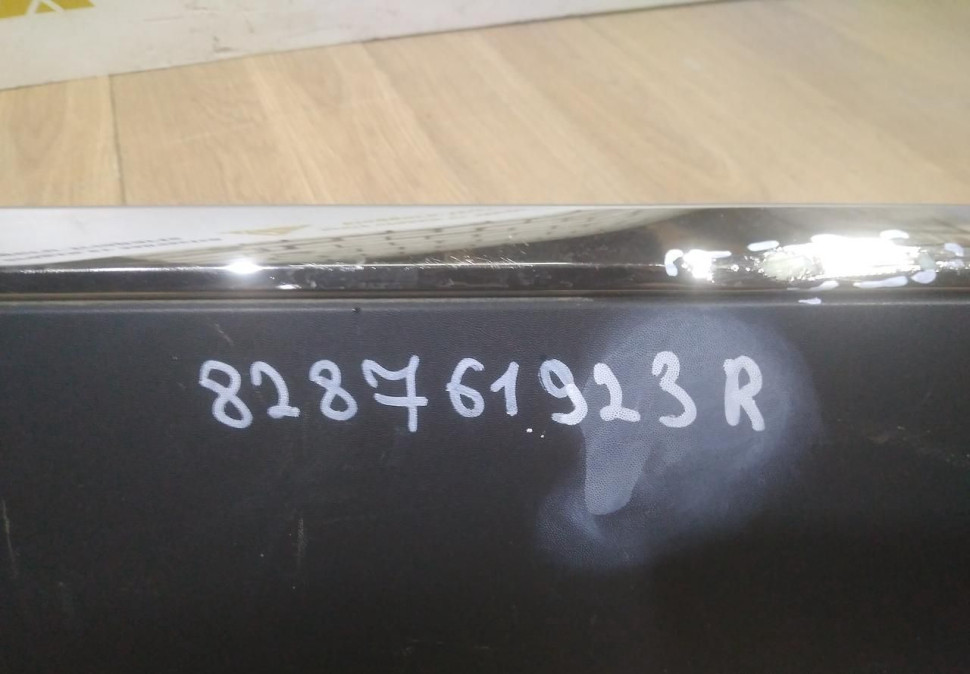 Молдинг двери задний правый бу Renault Arkana OEM 828761923R Молдинг двери задний правый бу Renault Arkana OEM 828761923R