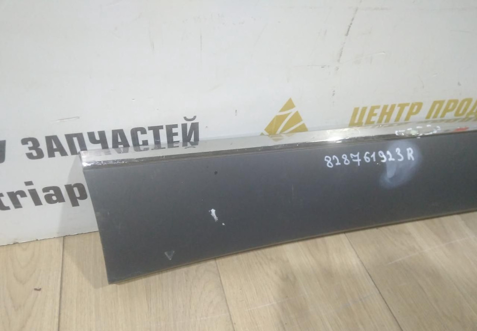 Молдинг двери задний правый бу Renault Arkana OEM 828761923R